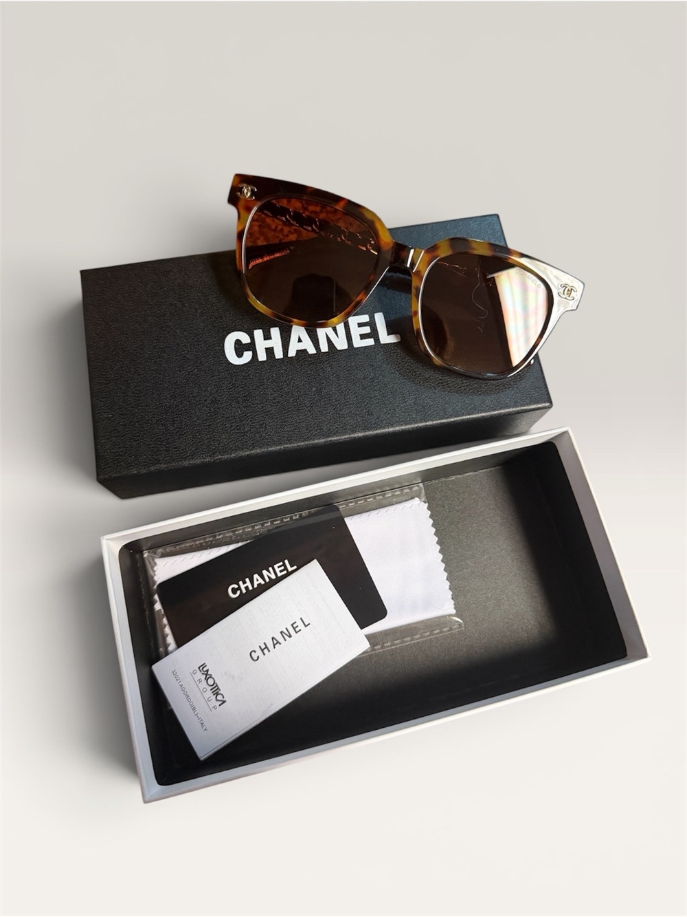 CHANEL Tortoiseshell Cat-Eye Sunglasses - Brown Gradient Lenses
